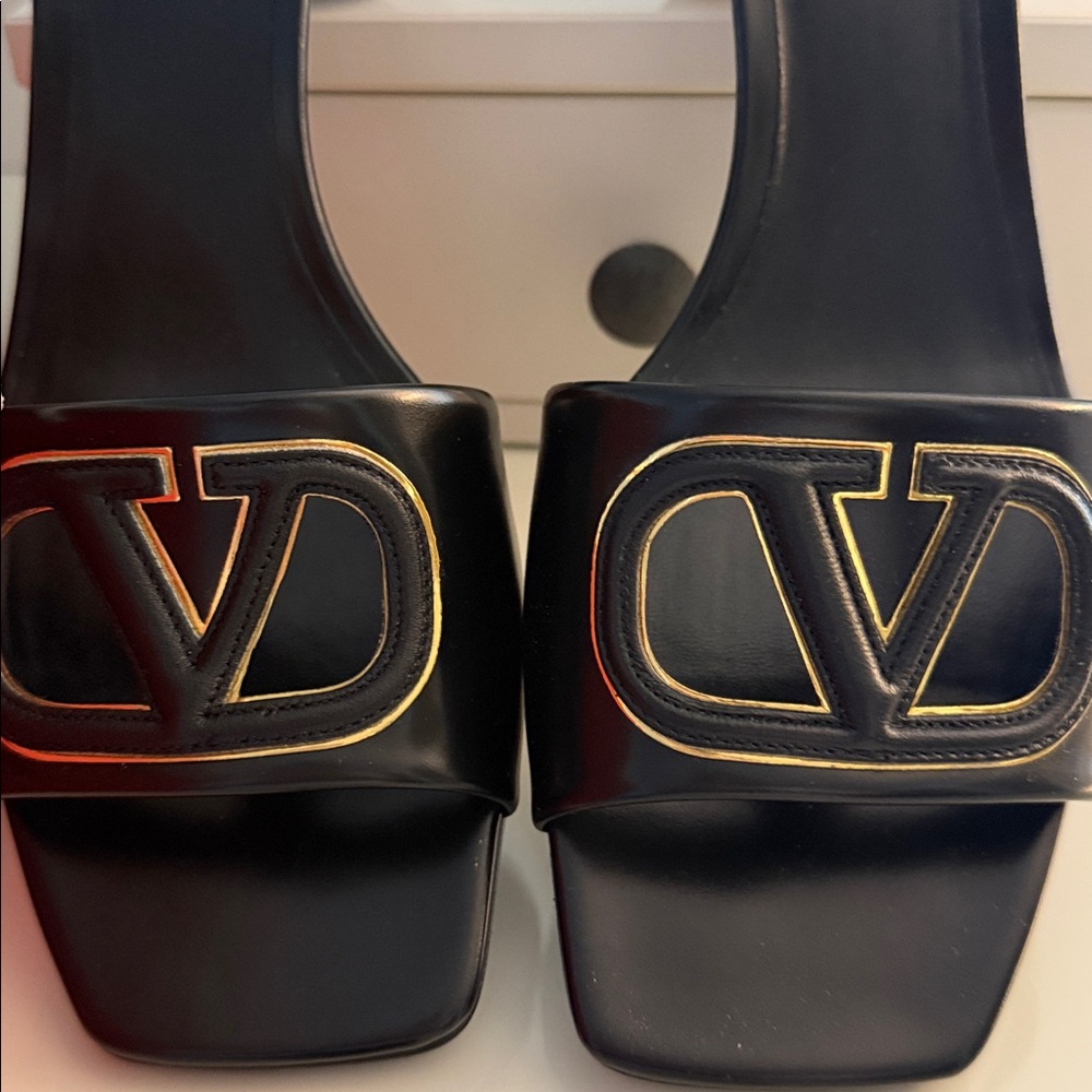 🔥Valentino Garavani Vlogo Cut-Out Slide Sandal In Calfskin 60MM🔥 - Picture 3 of 12